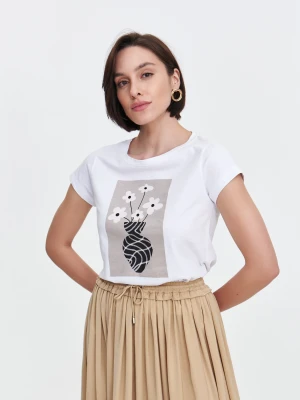 Biały top z grafiką na przodzie Top Secret