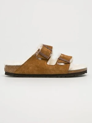 Birkenstock kapcie zamszowe Arizona kolor brązowy