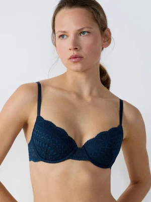 Biustonosz nr 4 - Z lekkim wypełnieniem Etam