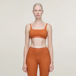 Biustonosz treningowy zapewniający niskie wsparcie adidas x entire studios Optime Fox Red
