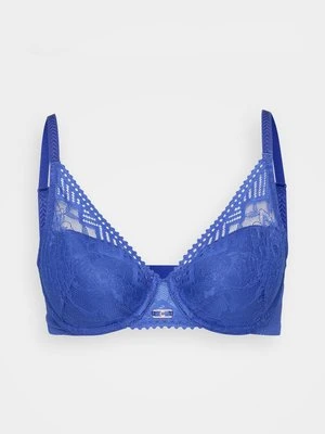 Biustonosz z fiszbiną Chantelle