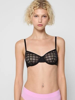 Biustonosz z fiszbiną & Other Stories