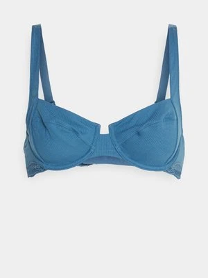 Biustonosz z fiszbiną Triumph