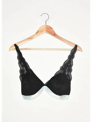 Biustonosz z trójkątną miseczką Trendyol