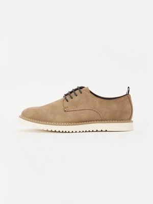 Biznesowe buty sznurowane Pier One