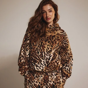 Bluza bombka w panterkę z kapturem House x Klaudia Sadownik