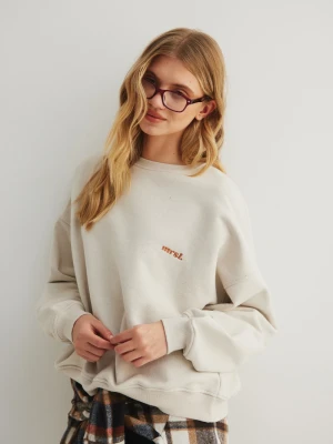 Bluza damska o kroju regular fit z HAFTEM w kolorze IVORY- PHENIX-UNI Marsala