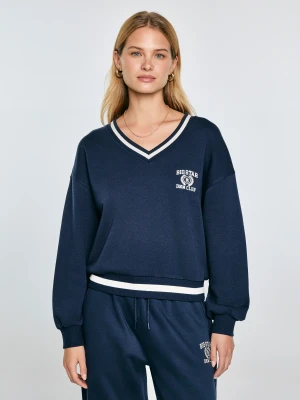 Bluza damska w stylu college z haftem z dekoltem v-neck granatowa Gabriella 403 BIG STAR