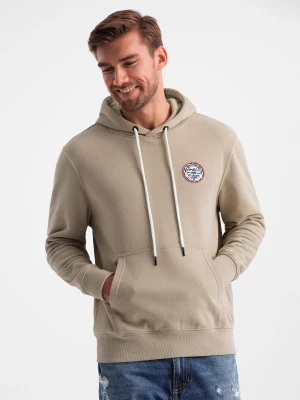 Bluza męska dresowa kangurka z kapturem i naszywką w stylu college – piaskowa V3 OM-SSNZ-0144
 -                                    S Ombre