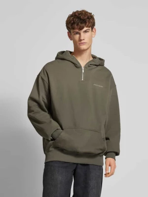 Bluza o kroju oversized z kapturem i listwą z zamkiem błyskawicznym Pegador