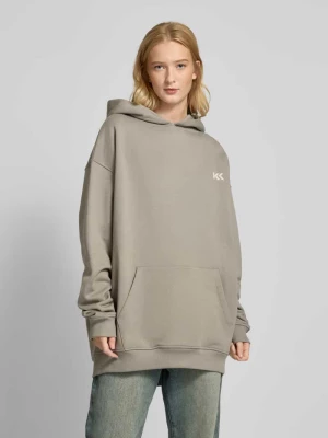 Bluza o kroju oversized z kapturem i nadrukiem z logo model ‘Cinder’ Karo Kauer