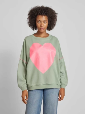 Bluza o kroju oversized z nadrukiem z motywem model ‘Big Heart’ miss goodlife