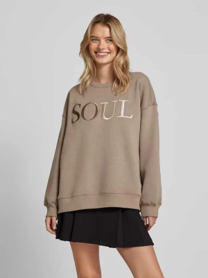 Bluza o kroju oversized z wyhaftowanym logo Smith and Soul