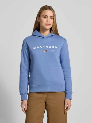 Bluza o kroju regular fit z kapturem i nadrukiem z logo Gant