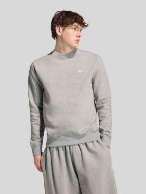 Bluza o kroju regular fit z mieszanki bawełny z wyhaftowanym logo adidas Originals Średnioszary melanż