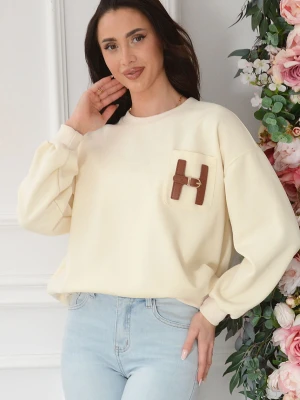 Bluza oversize z kieszonką aplikacja H beż Tritex Cocomoda.pl - odzież damska, sukienki, buty, dodatki