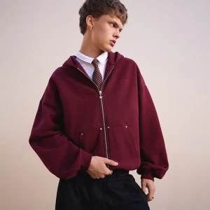 Bluza UNISEX z kolekcji Świeży x HOUSE z kapturem i hafem bordowa