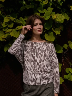 Bluza w zwierzęcy wzór beżowa Moodo