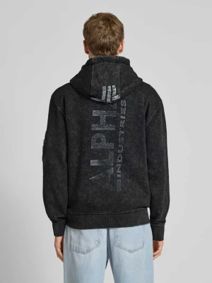 Bluza z kapturem i kieszenią na zamek błyskawiczny na rękawie alpha industries