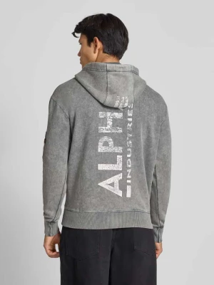 Bluza z kapturem i kieszenią na zamek błyskawiczny na rękawie alpha industries