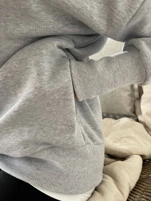 Bluza z kapturem i kieszeniami damska - LAÏF & Monamon LAIF