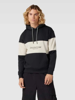 Bluza z kapturem i nadrukiem z logo model ‘LAKEWOOD’ jack & jones