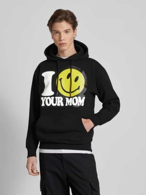 Bluza z kapturem i wyhaftowanym logo model ‘SMILEY YOUR MOM’ MARKET