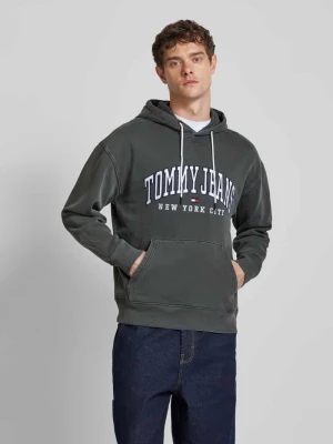 Bluza z kapturem i wyhaftowanym logo model ‘VARSITY’ Tommy Jeans