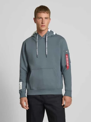 Bluza z kapturem, kieszenią kangurką i boczną kieszenią na zamek błyskawiczny alpha industries