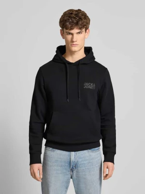 Bluza z kapturem, nadrukiem z logo i kieszenią kangurką jack & jones