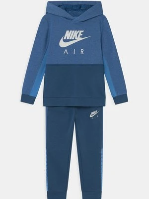 Bluza z kapturem Nike granatowy