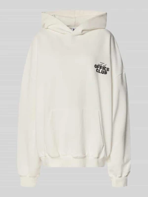 Bluza z kapturem o kroju oversized z kieszenią kangurka Karo Kauer Złamany biały