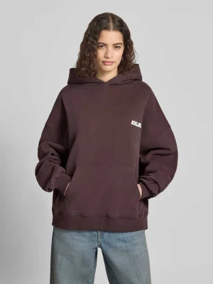 Bluza z kapturem o kroju oversized z nadrukami z logo i kieszenią kangurka Karo Kauer