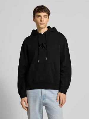 Bluza z kapturem o kroju regular fit i naszywką z logo model ‘Fleece’ Calvin Klein Jeans