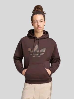 Bluza z kapturem o kroju regular fit z mieszanki bawełny z nadrukiem z logo adidas Originals Ciemnobrązowy
