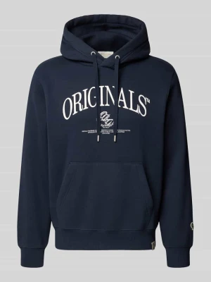Bluza z kapturem o kroju relaxed fit z mieszanka bawełny model 'FREDERIKSBERG' Jack&Jones Granatowy