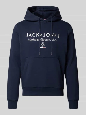 Bluza z kapturem o kroju relaxed fit z mieszanka bawełny model 'KYLE' Jack&Jones Granatowy