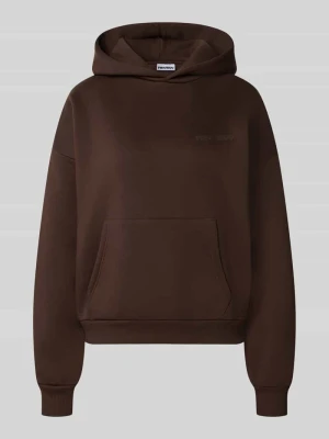 Bluza z kapturem o kroju relaxed fit z mieszanki bawełny z detalem z logo REVIEW Ciemnobrązowy