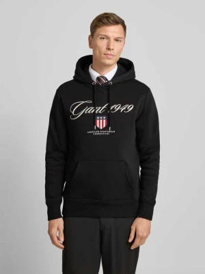 Bluza z kapturem, wyhaftowanym logo i kieszenią kangurką Gant