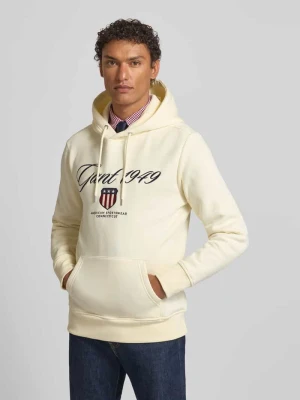 Bluza z kapturem, wyhaftowanym logo i kieszenią kangurką Gant
