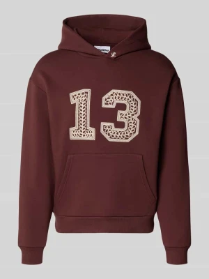 Bluza z kapturem z haftem łańcuszkowym i kieszenią kangurką REVIEW