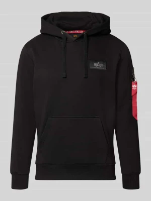 Bluza z kapturem z kieszenią kangurka i tylnym nadrukiem z logo Alpha Industries Czarny