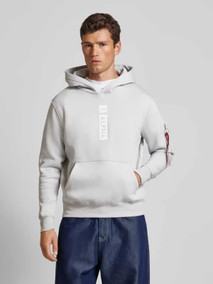 Bluza z kapturem z kieszenią zapinaną na zamek błyskawiczny i kieszenią kangurką alpha industries