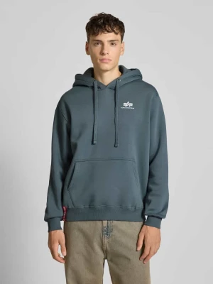 Bluza z kapturem z logo i kieszenią kangurką alpha industries