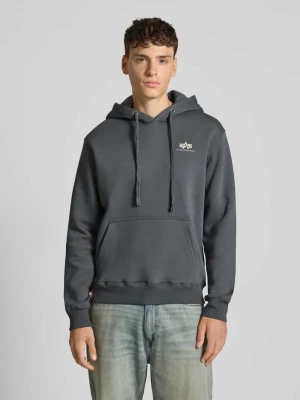 Bluza z kapturem z logo i kieszenią kangurką alpha industries