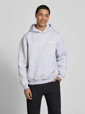 Bluza z kapturem z logo i kieszenią kangurką REVIEW