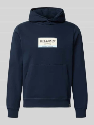 Bluza z kapturem z nadrukiem z logo model 'FREDERIKSBERG' Jack&Jones Granatowy