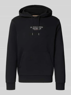 Bluza z kapturem z nadrukiem z logo model 'JPRBLUARCHIE' Jack&Jones Czarny