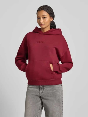 Bluza z kapturem z wyhaftowanym logo Review