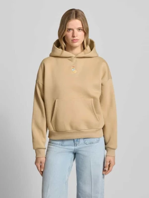 Bluza z kapturem z wyhaftowanym motywem i kieszenią kangurka REVIEW Piaskowy